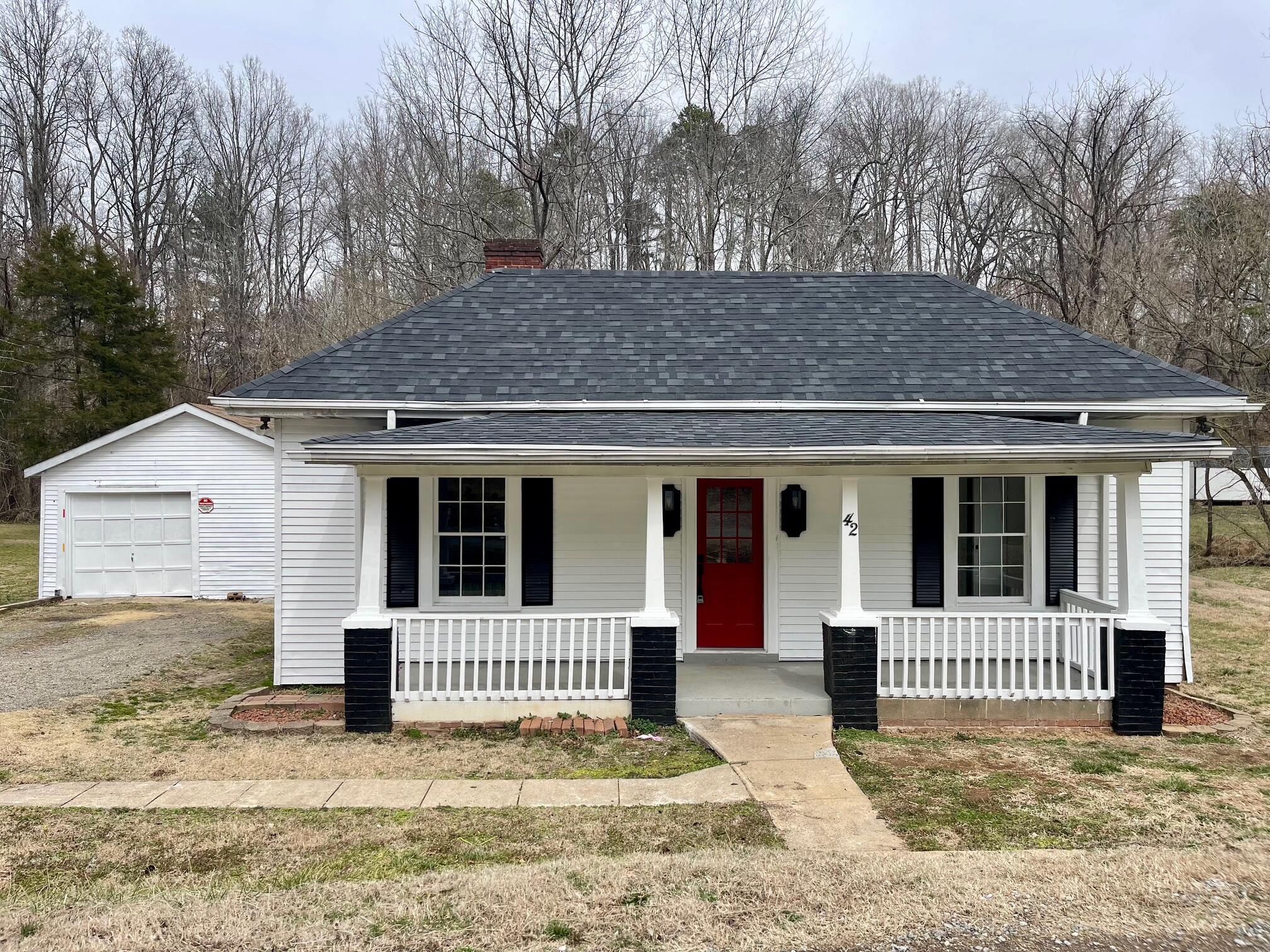 42 Chestnut Street Fieldale, VA 24089 - Photo 2 of 21 IMG_7660