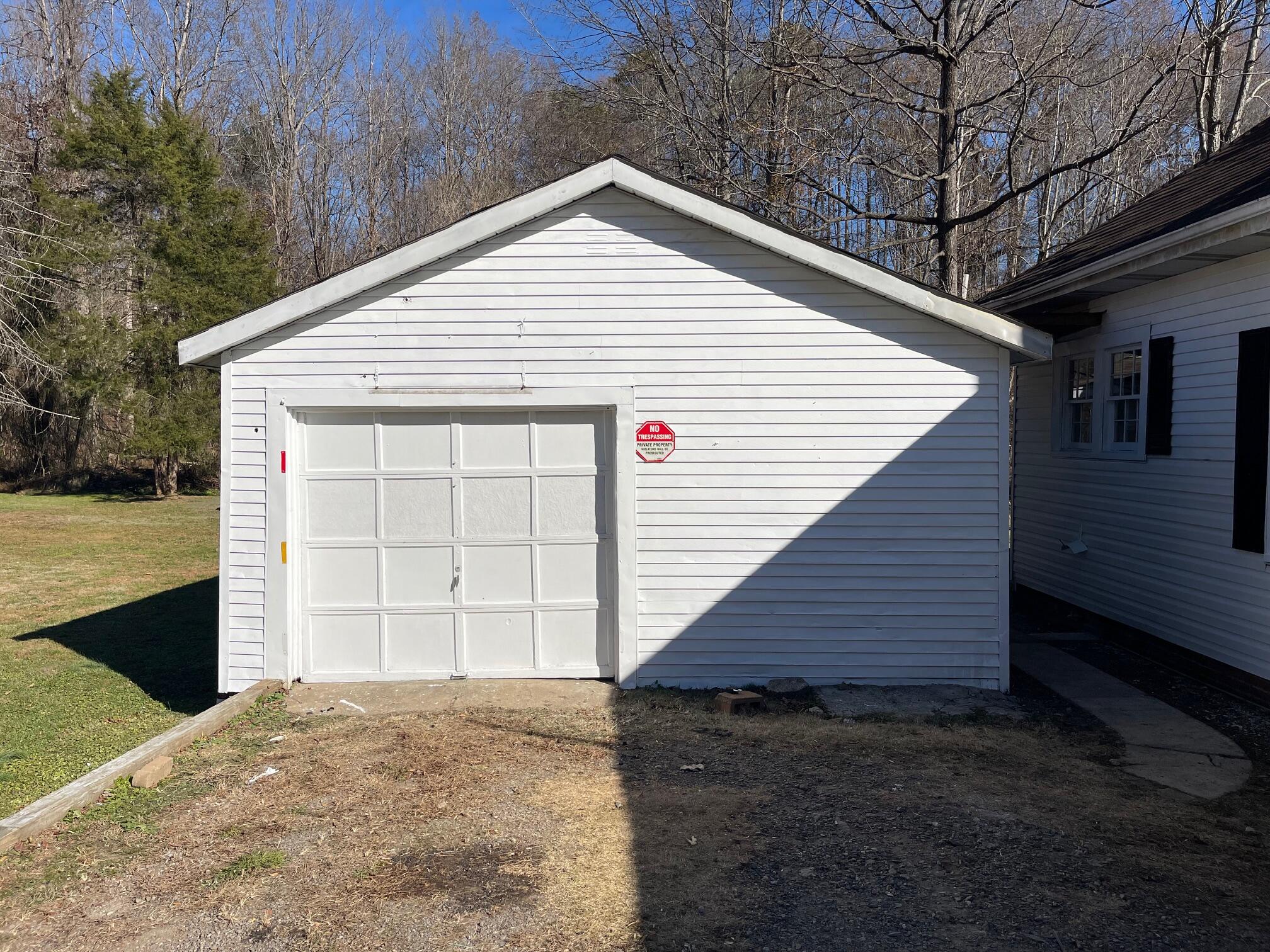42 Chestnut Street Fieldale, VA 24089 - Photo 3 of 21 IMG_4975
