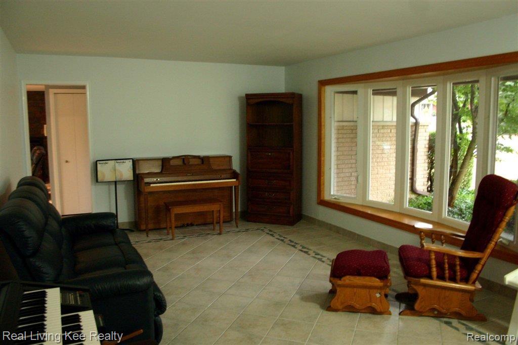 597 South Fieldstone Drive Rochester, MI 48309 - Photo 6 of 21 IMG_1338.jpg