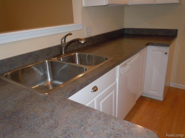 51186 South Foster Road New Baltimore, MI 48047 - Photo 2 of 26 Counters & sink.JPG