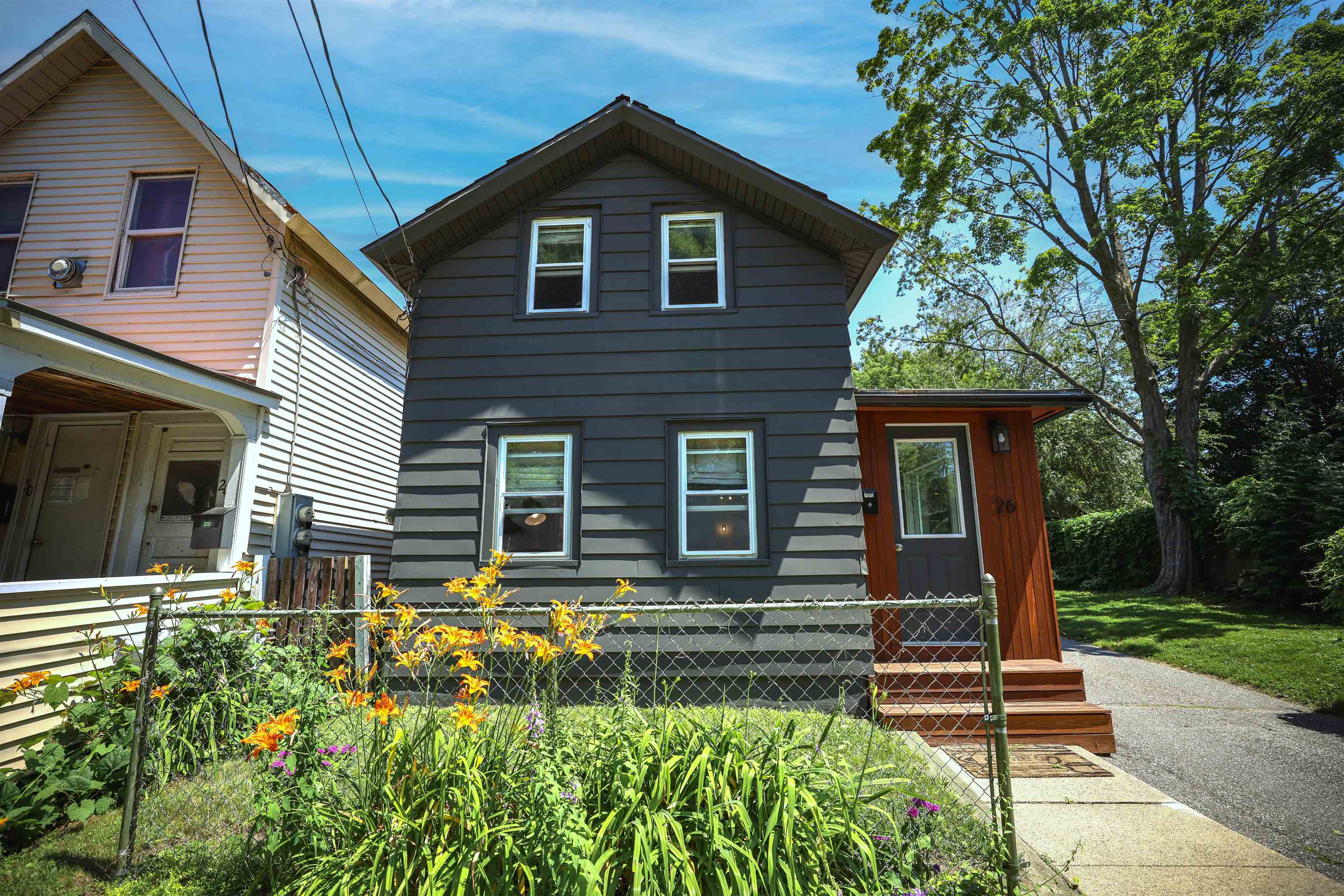 26 Rose Street Burlington, VT 05401 - Photo 2 of 28