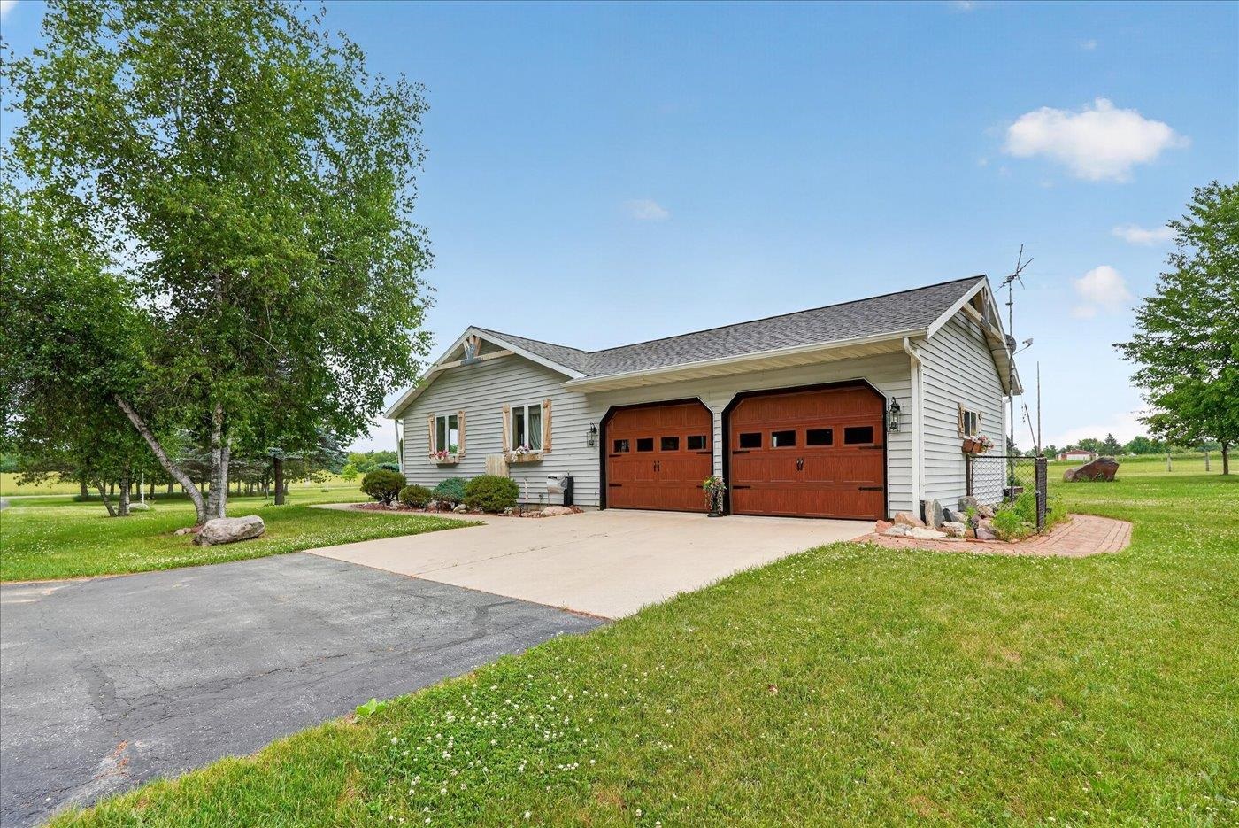 W8127 Dumke Road Portage, WI 53901 - Photo 1 of 38