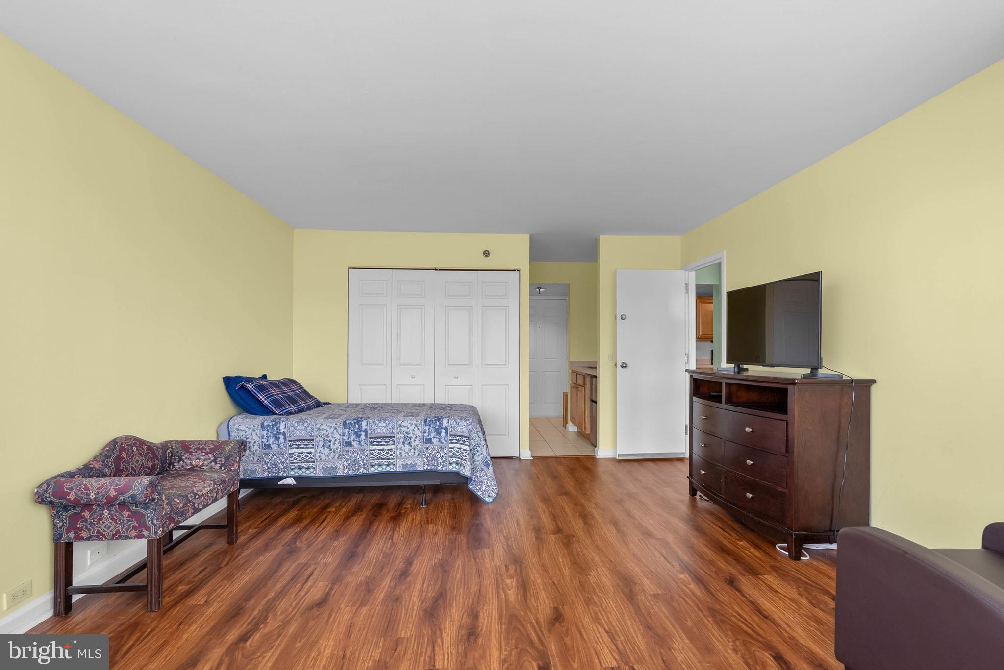 2001 Hamilton Street, Unit 507 Philadelphia, PA 19130 - Photo 16 of 41 a living room with furniture and a flat screen tv