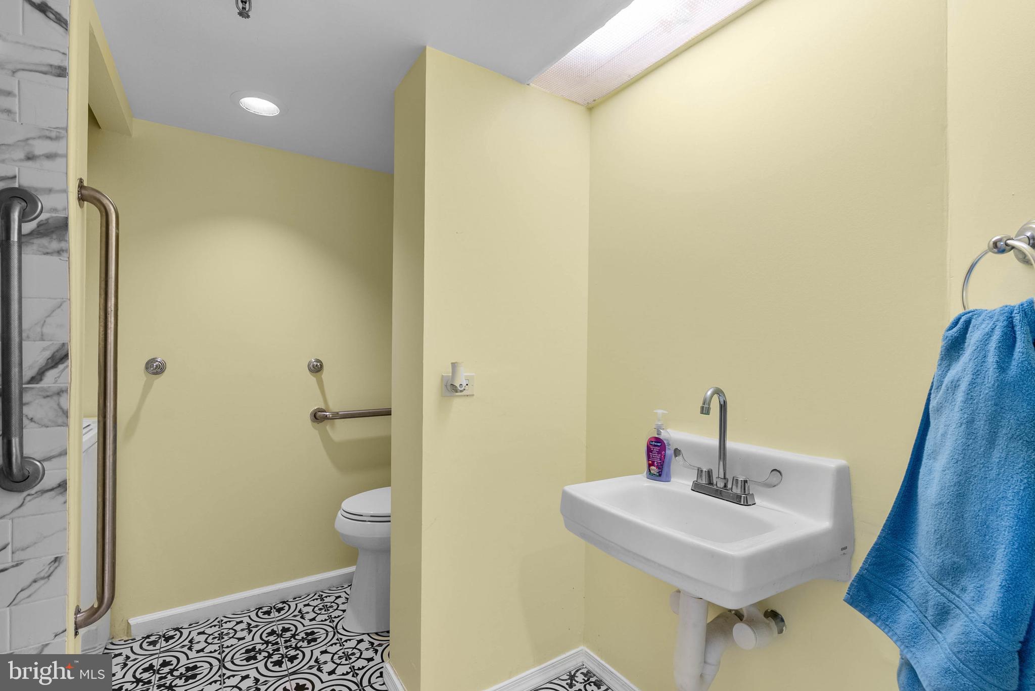 2001 Hamilton Street, Unit 507 Philadelphia, PA 19130 - Photo 18 of 41 a bathroom with a sink and a mirror