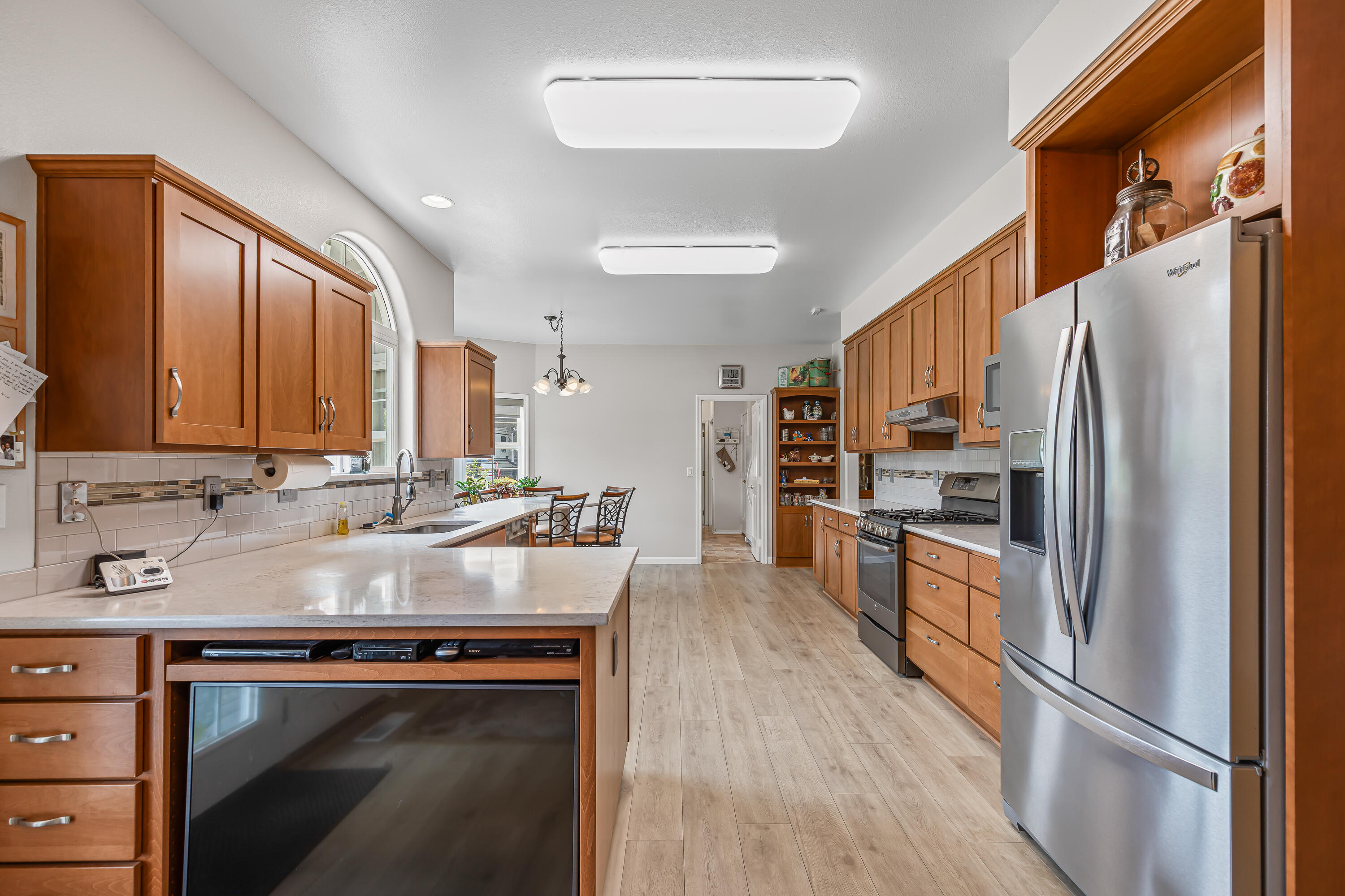 3821 Hilsinger Road Phoenix, OR 97535 - Photo 9 of 47 Kitchen looking from Family room