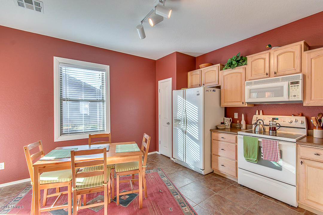 4563 East Del Rio Street Gilbert, AZ 85295 - Photo 10 of 21 Kitchen 2