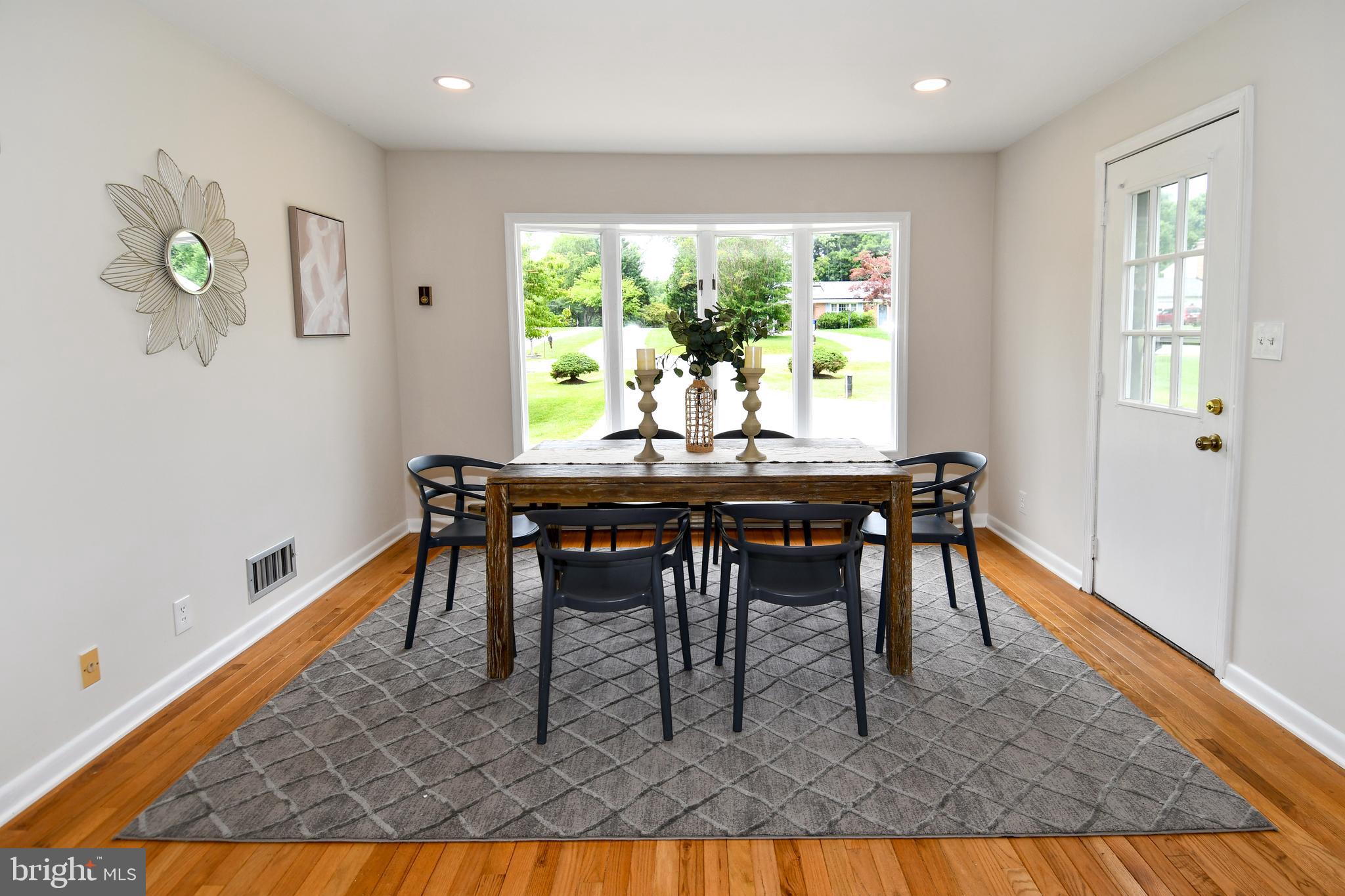24909 Woodfield School Road Gaithersburg, MD 20882 - Photo 12 of 25 Addition/Sunroom
