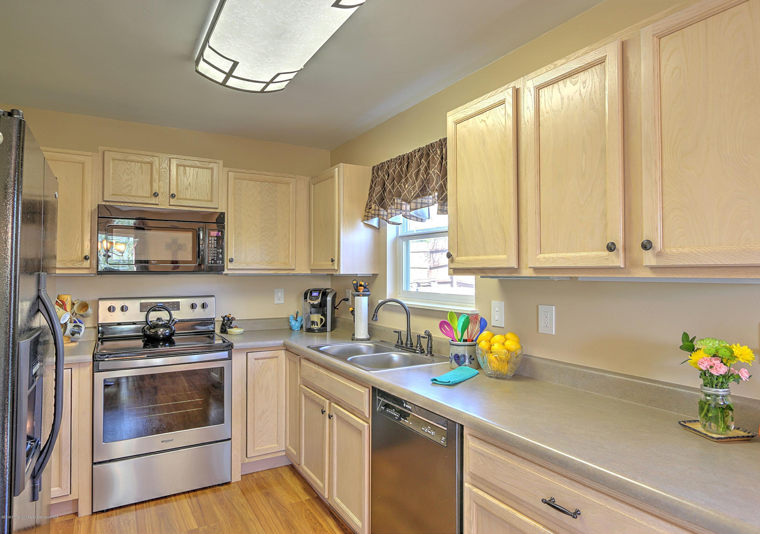 952 West 26th Street Rifle, CO 81650 - Photo 12 of 27 11 kitchen