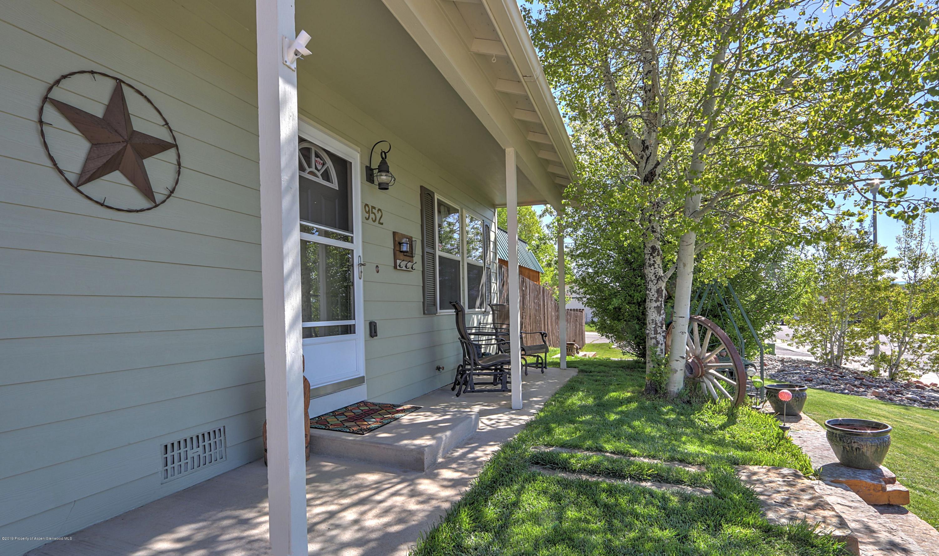 952 West 26th Street Rifle, CO 81650 - Photo 3 of 27 3 front porch