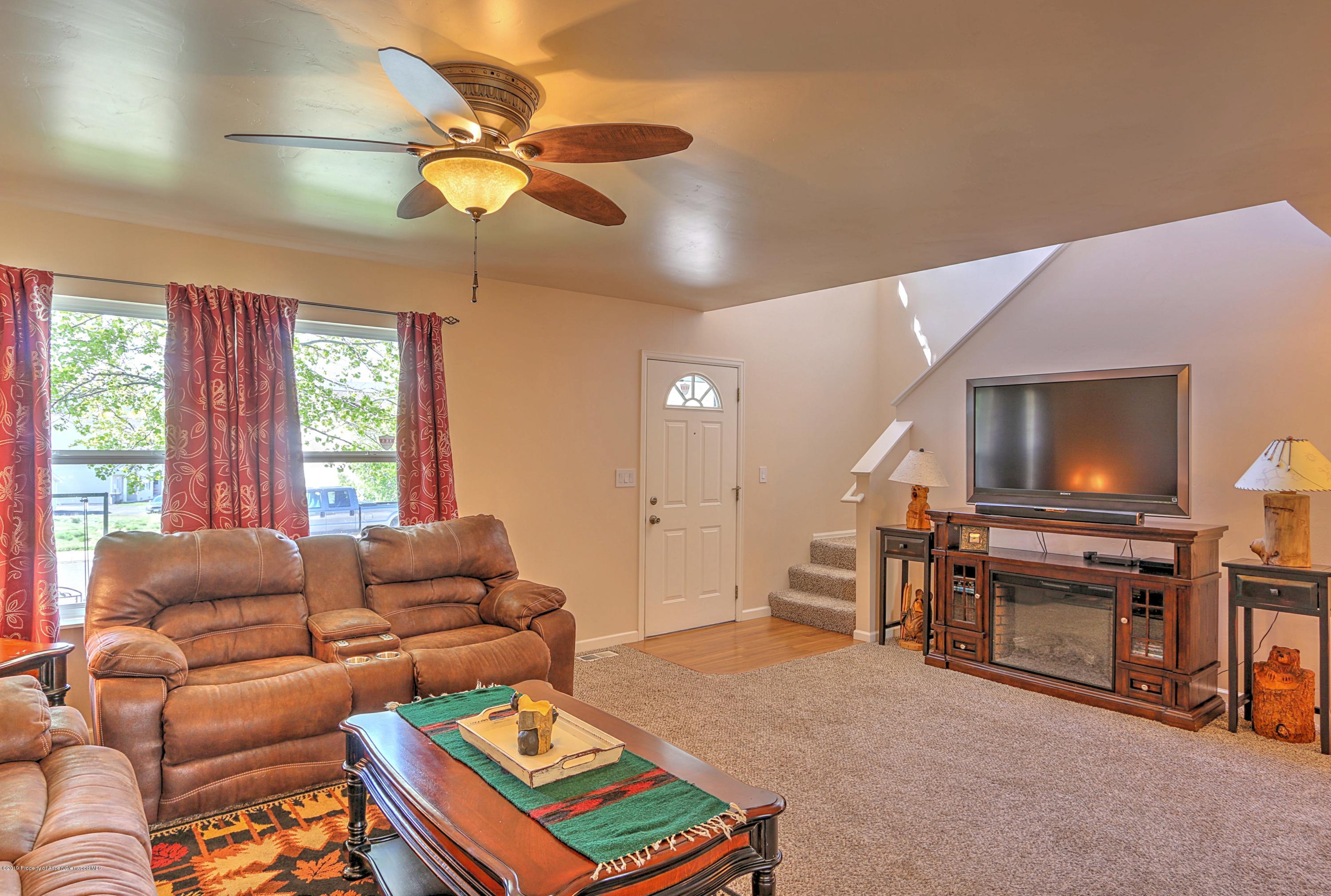 952 West 26th Street Rifle, CO 81650 - Photo 5 of 27 4 living