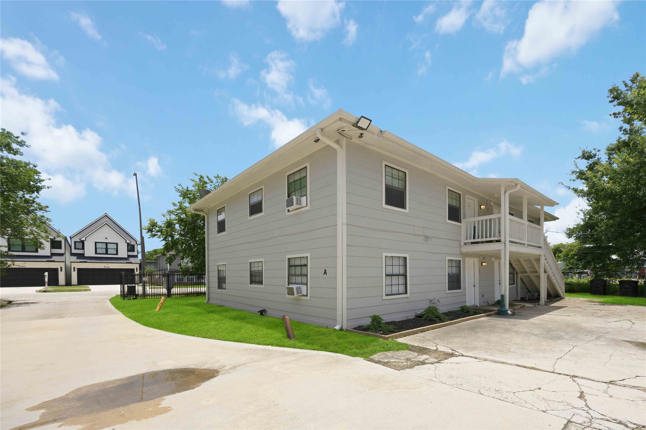 6726 Burkett Street Houston, TX 77021 - Photo 17 of 18 a front view of a house with a garden