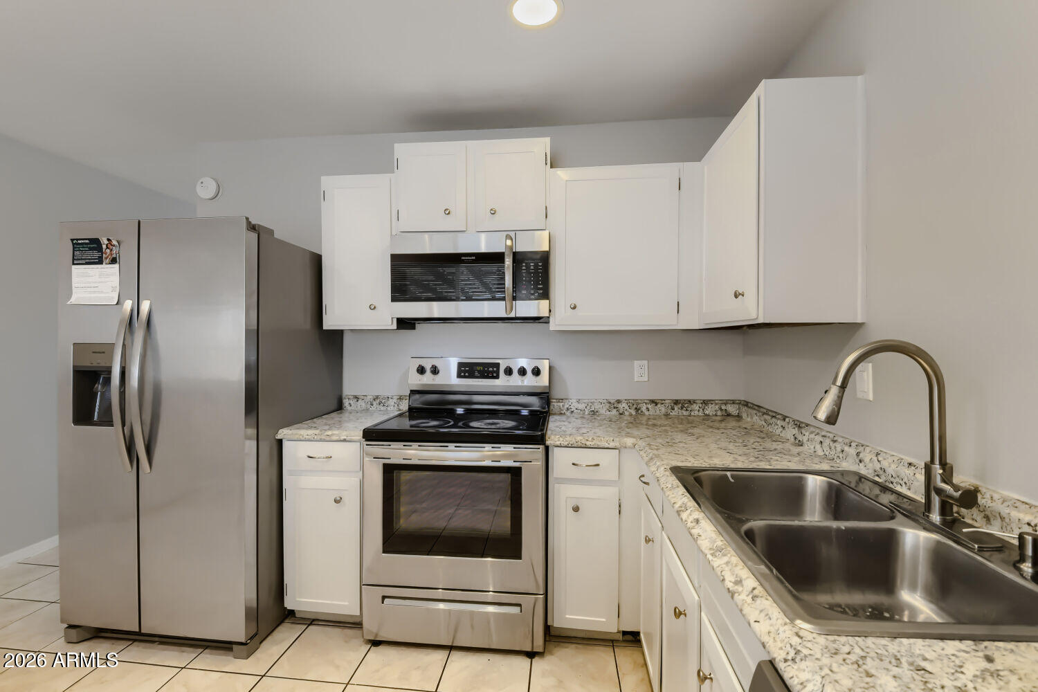 4648 East Alta Vista Road Phoenix, AZ 85042 - Photo 12 of 29 4648 E Alta Vista Rd - Web Quality - 012