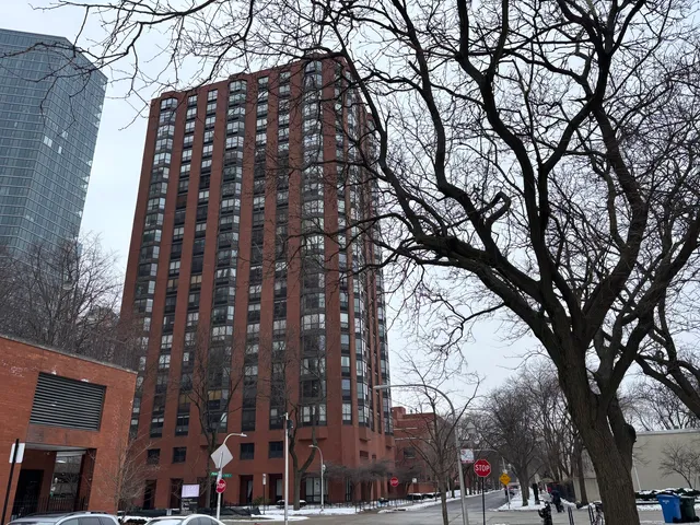 $3,200 | 901 South Plymouth Court, Unit 1402, Chicago, IL 60605