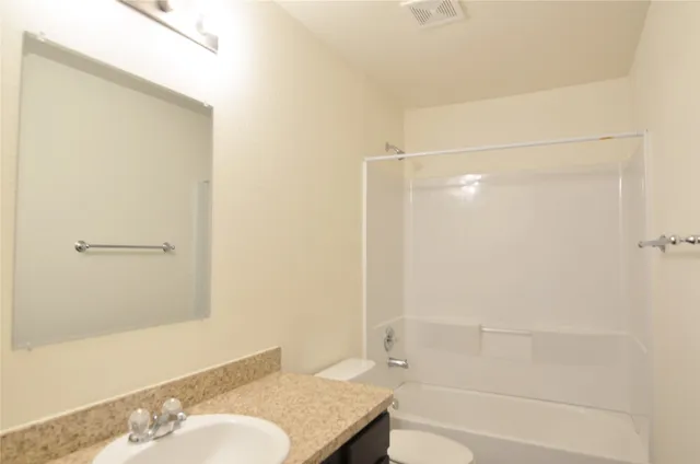 $1,900 | 10535 Mills Road, Unit 5C, Houston, TX 77070