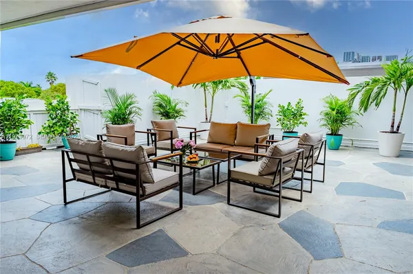 a view of an outdoor sitting area with furniture