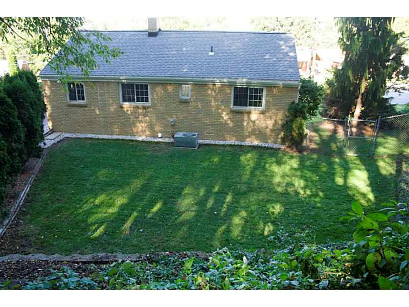 448 Pearce Road Pittsburgh, PA 15234 - Photo 15 of 17 Yard/Garden.