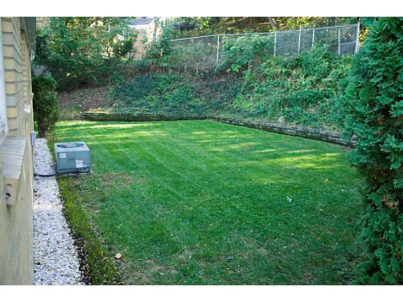 448 Pearce Road Pittsburgh, PA 15234 - Photo 16 of 17 Yard/Garden.