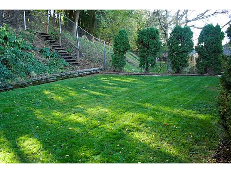 448 Pearce Road Pittsburgh, PA 15234 - Photo 17 of 17 Yard/Garden.