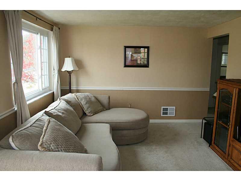 448 Pearce Road Pittsburgh, PA 15234 - Photo 3 of 17 Living Room.