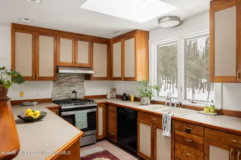 $889,000 | 52 Meher Circle, Woodstock, NY 12498