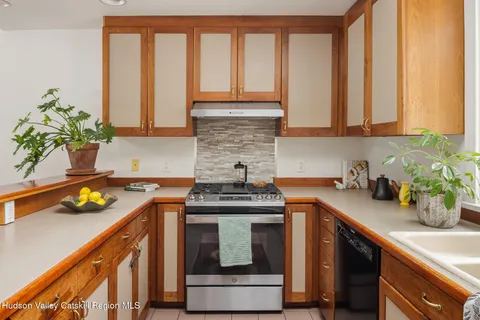 $889,000 | 52 Meher Circle, Woodstock, NY 12498