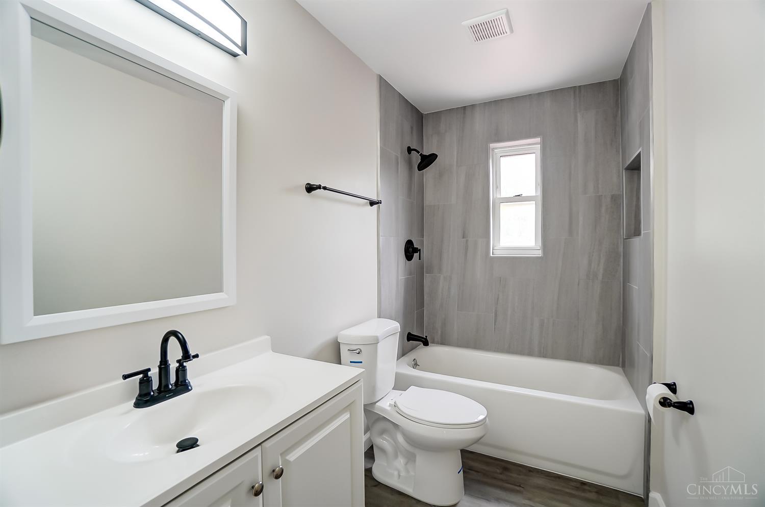 3934 Ebenezer Road Cincinnati, OH 45248 - Photo 4 of 10