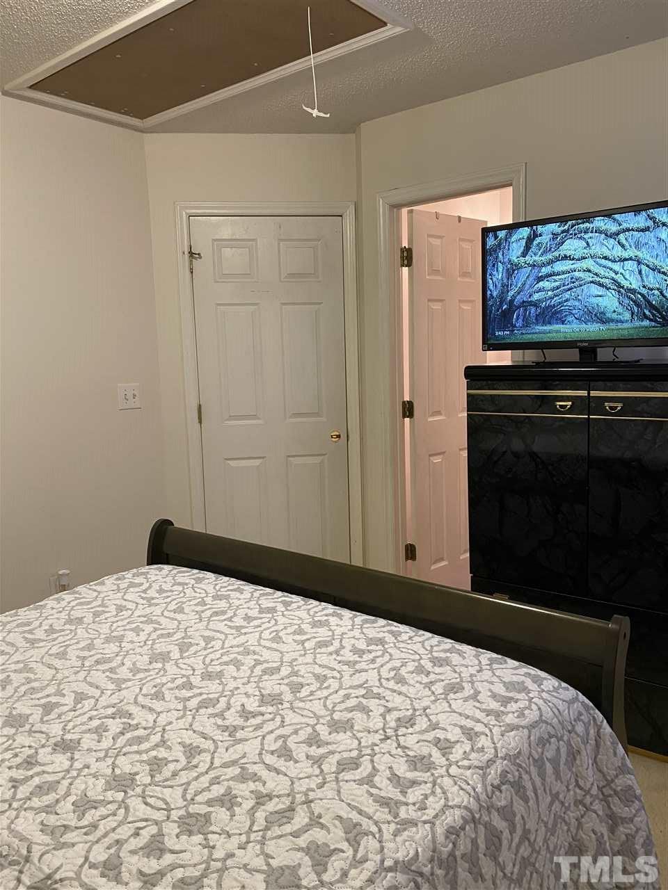 5555 Fieldcross Court Raleigh, NC 27610 - Photo 7 of 17 Gallery Image 7