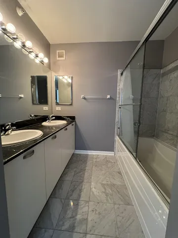 $3,000 | 635 North Dearborn Street, Unit 2003, Chicago, IL 60654