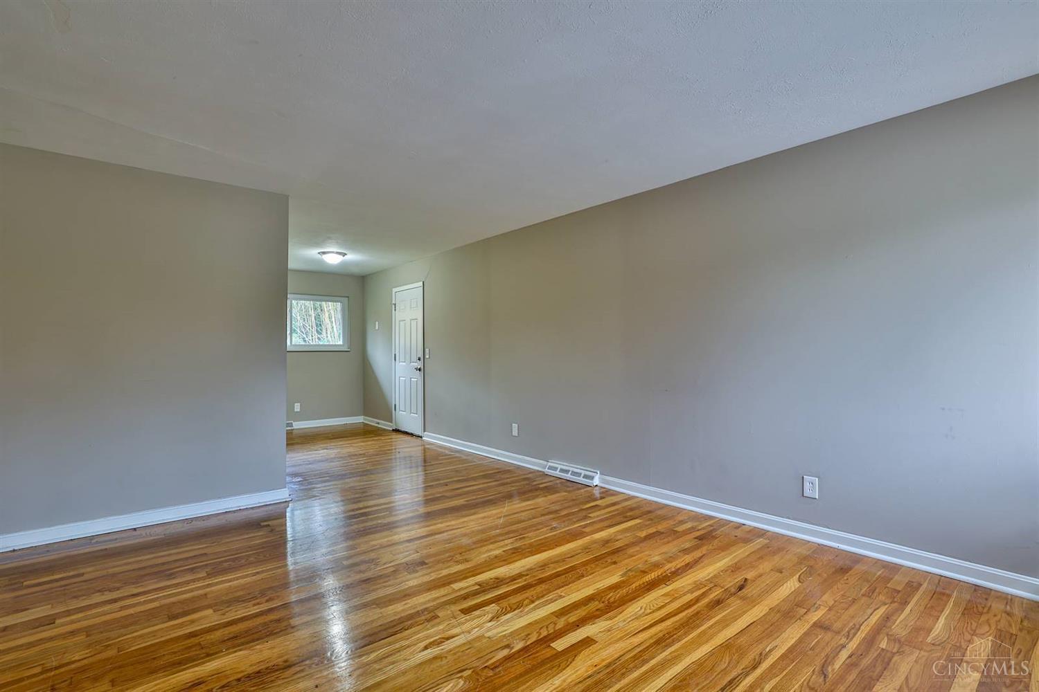9234 Pippin Road Cincinnati, OH 45231 - Photo 6 of 23