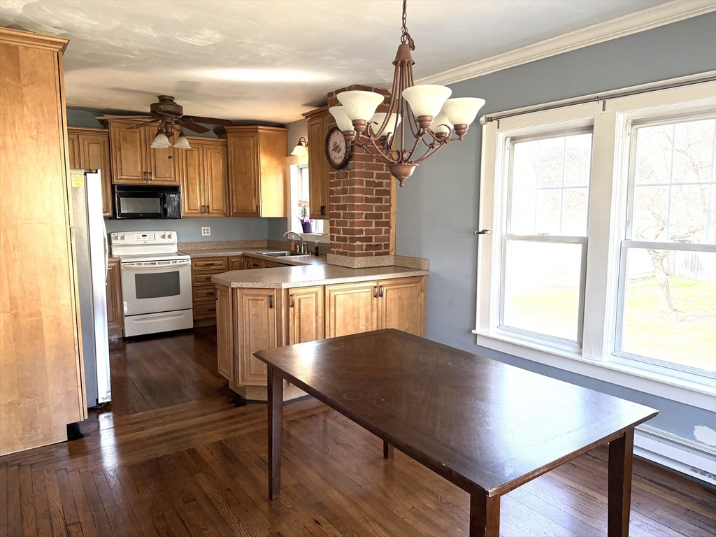 180 Russell Road Westfield, MA 01085 - Photo 6 of 40