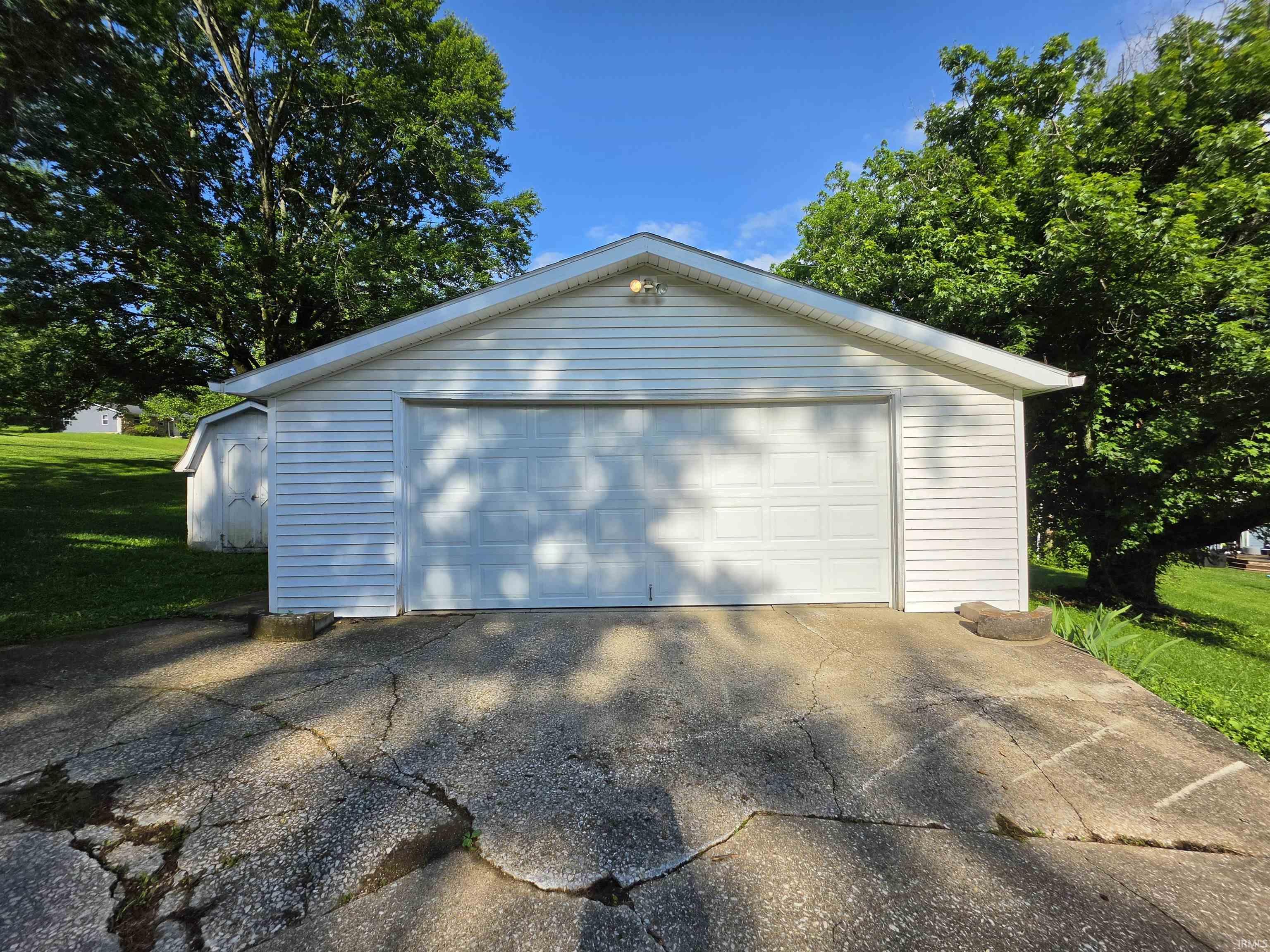 4625 North Ridgewood Drive Bloomington, IN 47404 - Photo 3 of 36