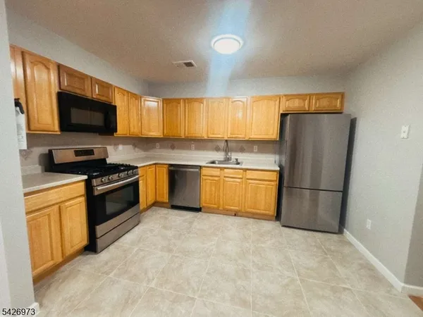 $2,400 | 415 South 8th Street, Newark, NJ 07103