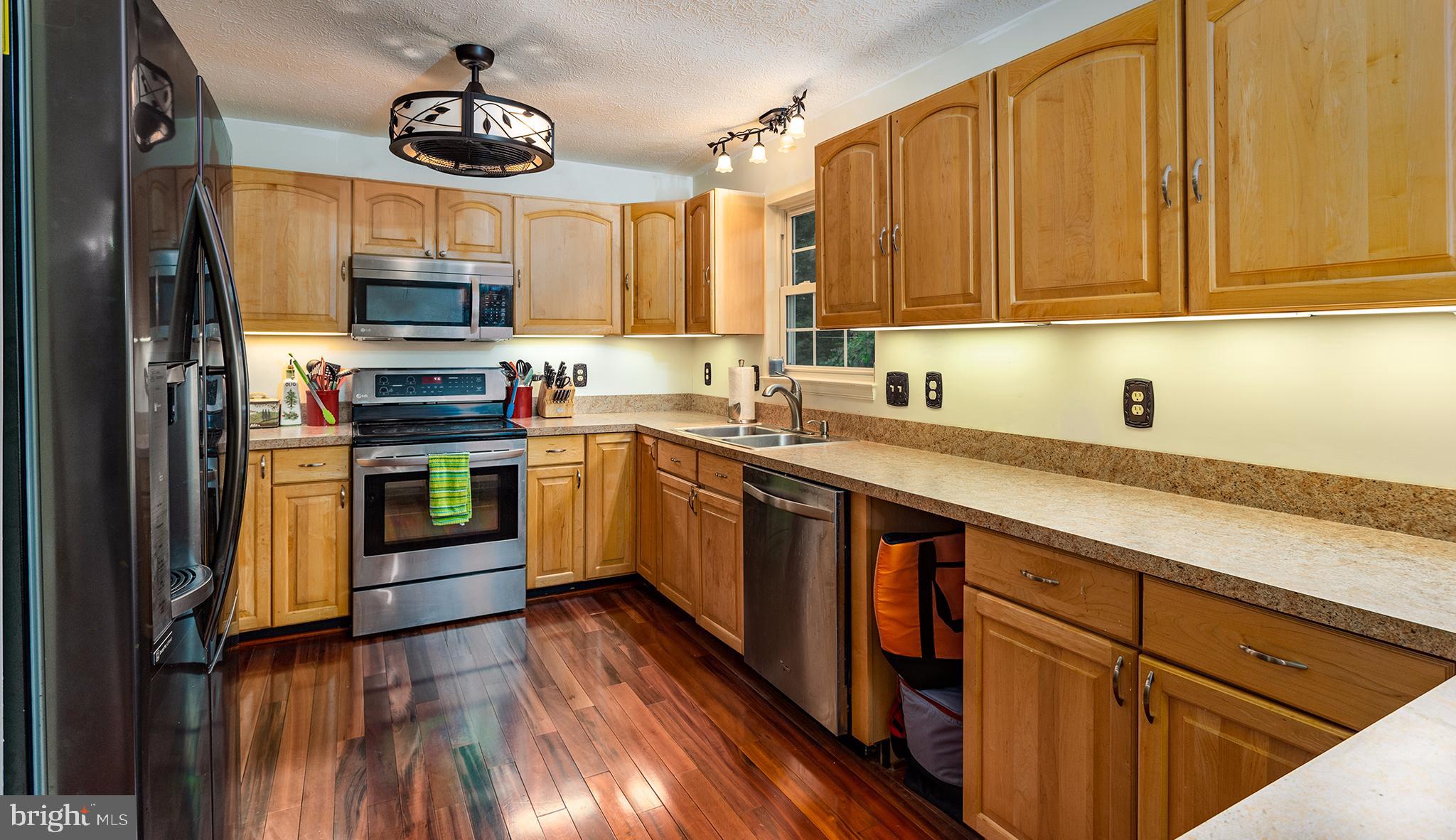 158 Ranger Court Front Royal, VA 22630 - Photo 6 of 30 Stainless steel appliances
