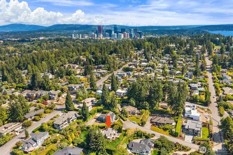 $4,435,000 | 9636 Northeast 30th Place, Clyde Hill, WA 98004