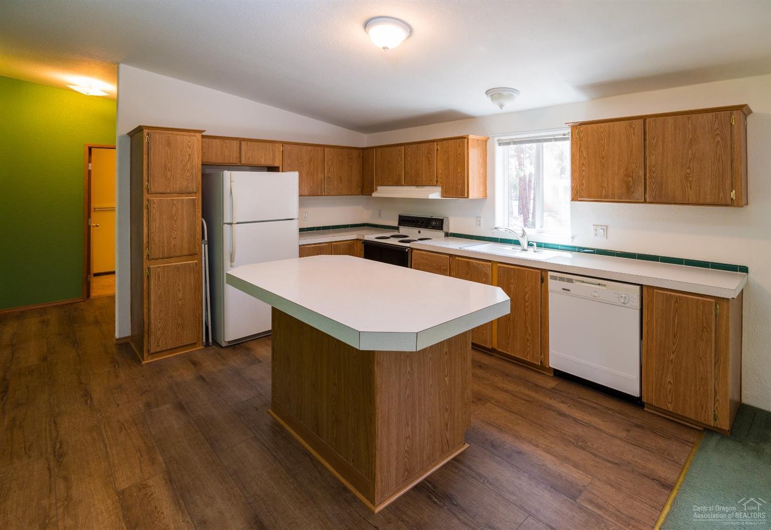 60106 Turquoise Road Bend, OR 97702 - Photo 5 of 25 Additional Photo