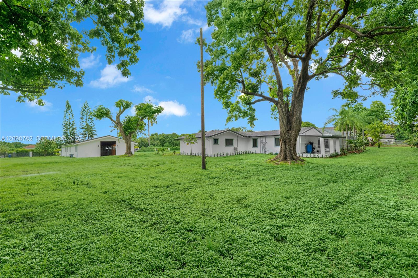 17640 Southwest 52nd Court Southwest Ranches, FL 33331 - Photo 9 of 99 Gallery Image 9