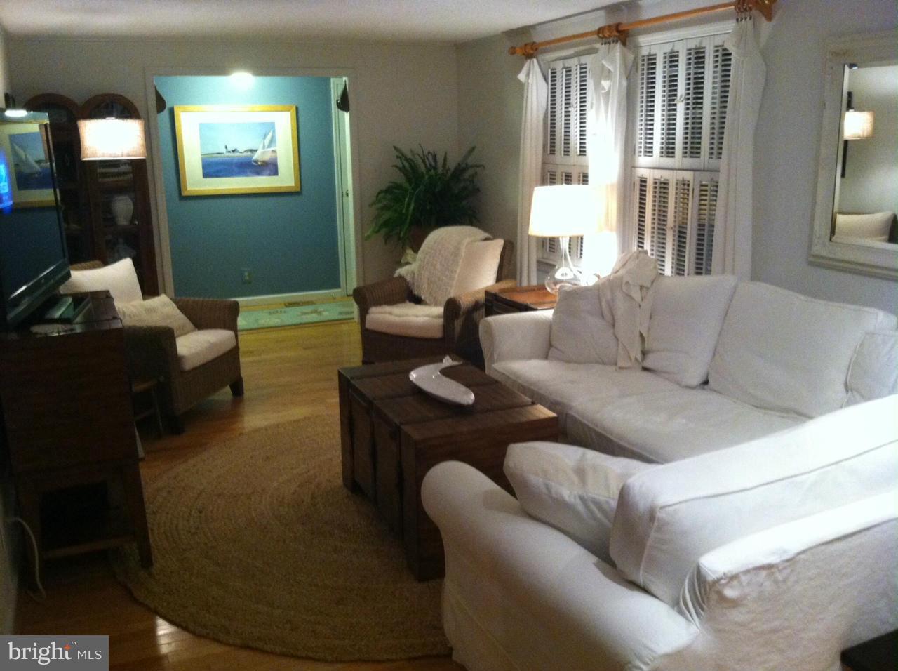 215 Blackwell Road Colonial Beach, VA 22443 - Photo 3 of 19 Living Room