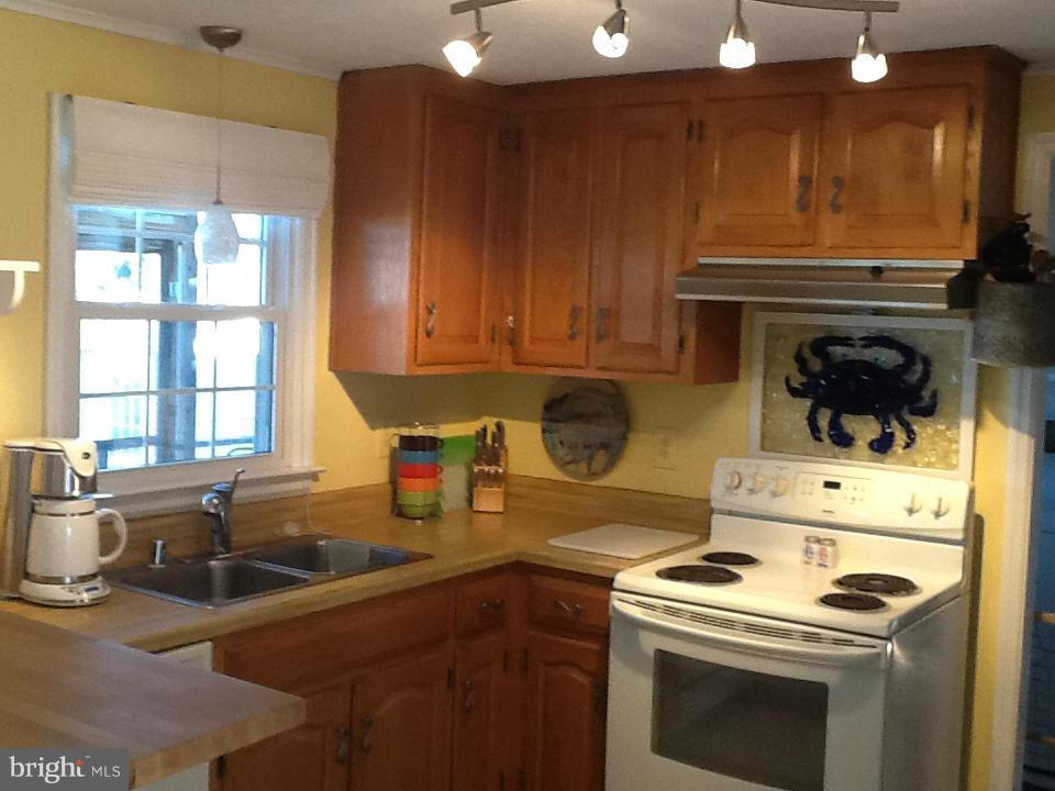215 Blackwell Road Colonial Beach, VA 22443 - Photo 5 of 19 Kitchen