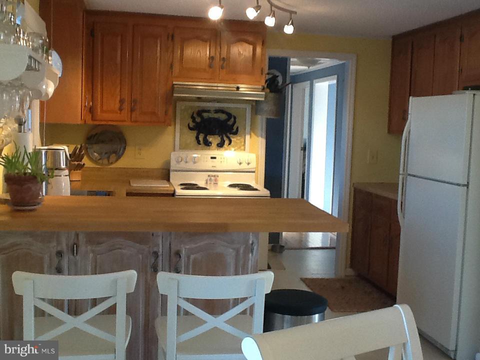 215 Blackwell Road Colonial Beach, VA 22443 - Photo 6 of 19 Kitchen