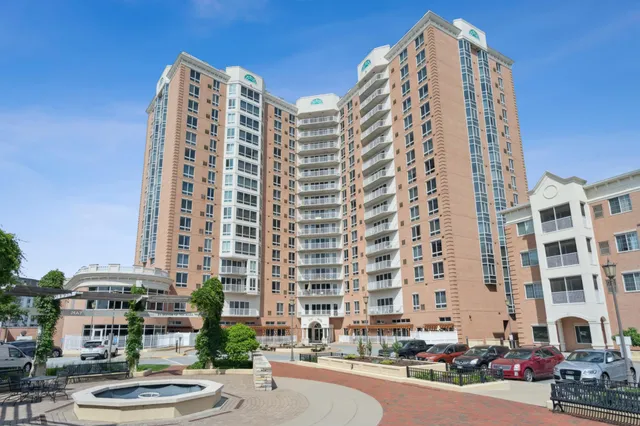 $479,900 | 6600 Lyndale Avenue South, Unit 503, Richfield, MN 55423