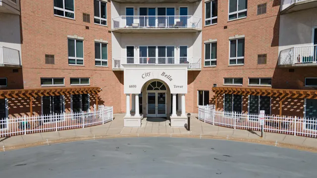 $479,900 | 6600 Lyndale Avenue South, Unit 503, Richfield, MN 55423