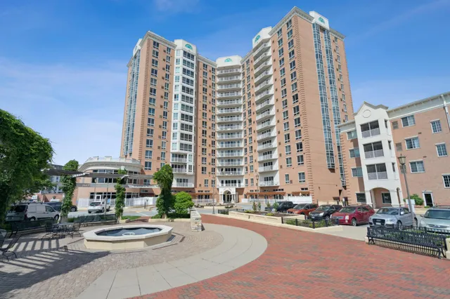 $479,900 | 6600 Lyndale Avenue South, Unit 503, Richfield, MN 55423