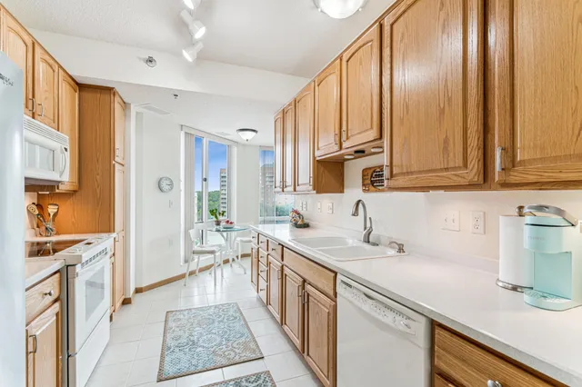 $479,900 | 6600 Lyndale Avenue South, Unit 503, Richfield, MN 55423