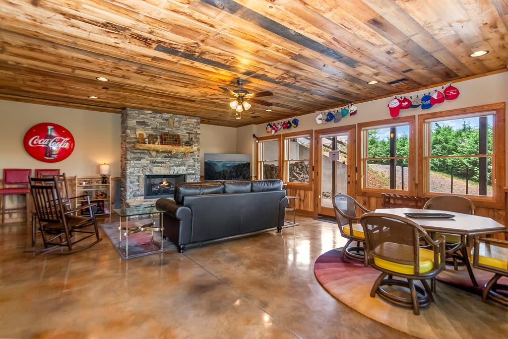 589 Deer Crest Road Blue Ridge, GA 30513 - Photo 18 of 40 Gallery Image 18