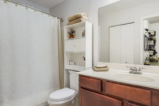 $177,500 | 208 Glengarry Drive, Unit 304, Bloomingdale, IL 60108