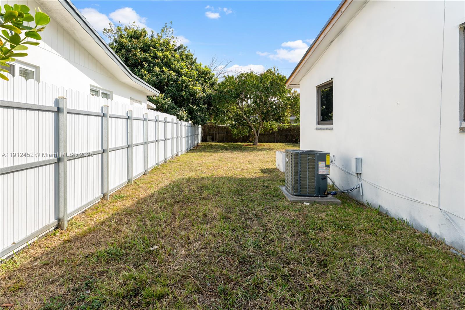11532 Southwest 136th Terrace Miami, FL 33176 - Photo 6 of 20 a view of a backyard