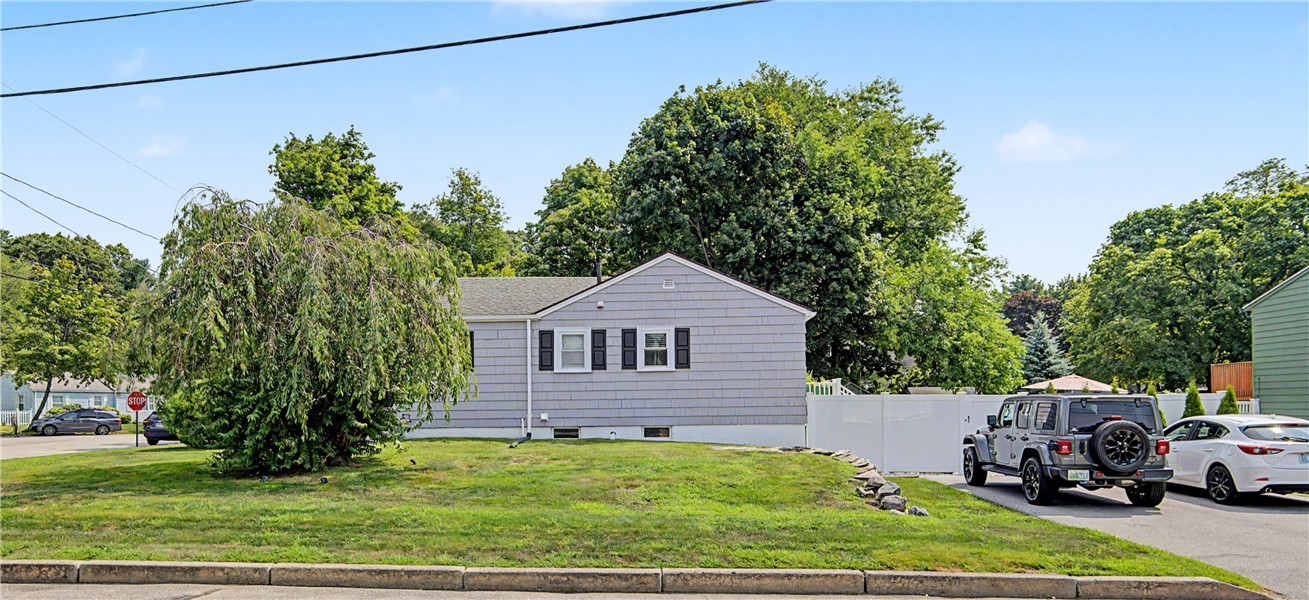 16 Edison Street Warwick, RI 02889 - Photo 3 of 26 Gallery Image 3