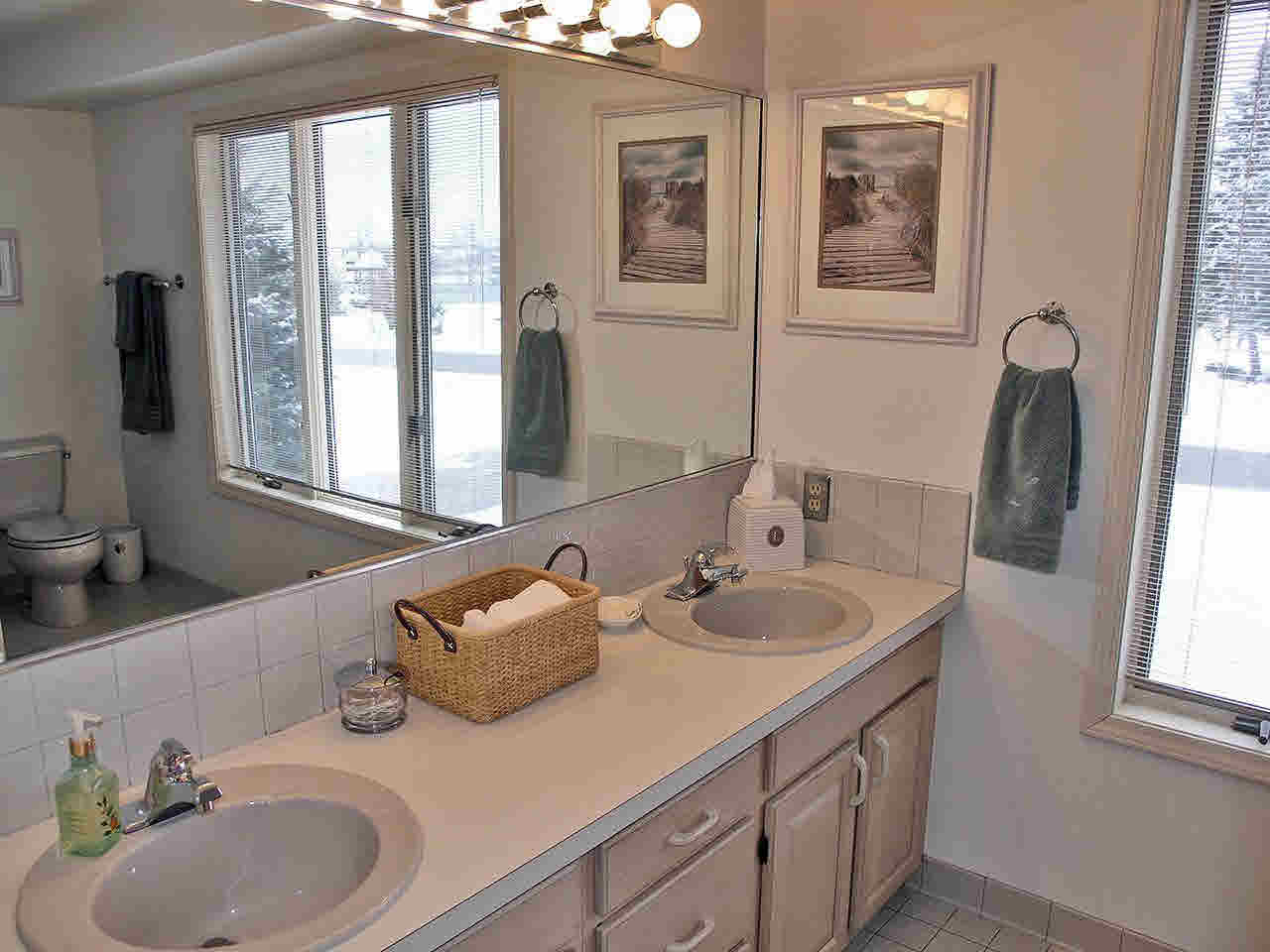 1414 Kings Pointe Road Grand Blanc, MI 48439 - Photo 41 of 50 21425499-40.JPG