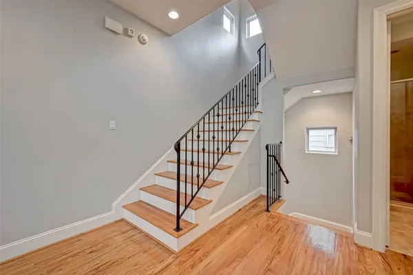 $2,450 | 2906 Leeland Street, Houston, TX 77003