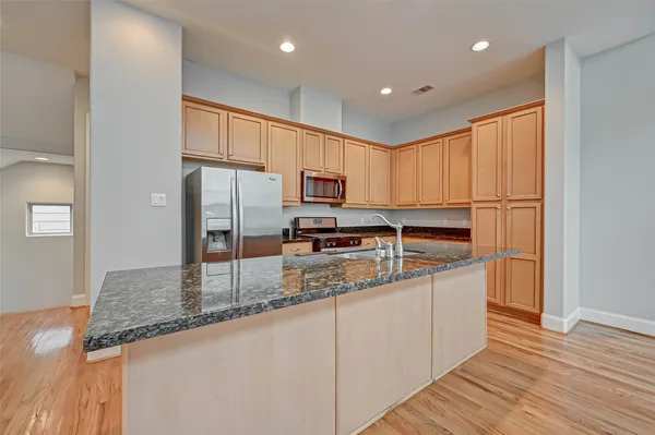 $2,450 | 2906 Leeland Street, Houston, TX 77003